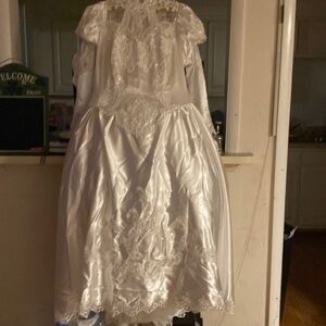White wedding dress beautiful never worn